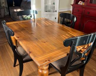 Broyhill wooden table & 4 chairs