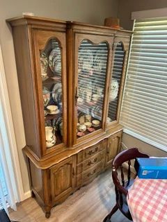 Thomasville Place Vendome Collection French Provincial China Cabinet.