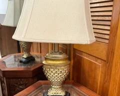 Vintage pineapple table lamp.