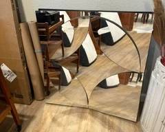 Decorative mirror.