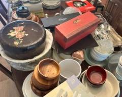 Various antique plates, serving ware.