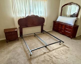 Vintage Queen Bedroom & Dresser Set