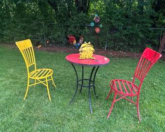 Metal Garden Bistro Set with Frog Accent