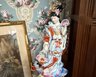 Vintage Chinese Porcelain Geisha Figurine