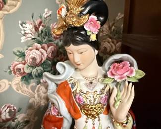 Vintage Chinese Porcelain Geisha Figurine second image