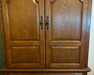 Armoire/dresser