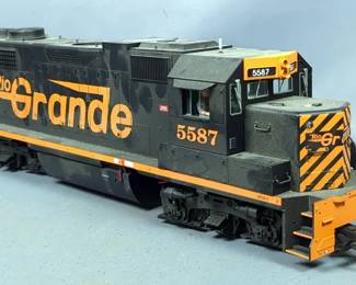 USA Trains Rio Grande 5587 Diesel Locomotive GP38-2 Model, G Gauge