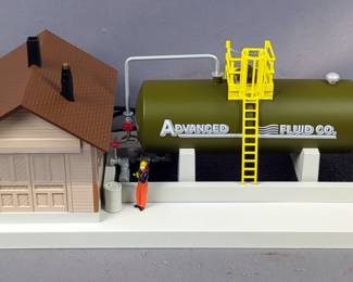 Lionel Smoke Fluid Loader And Operating Icing Station, In Original Boxes