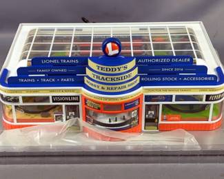 Lionel Plug-Expand-Play Hobby Shop And Rotary Beacon, In Original Boxes 