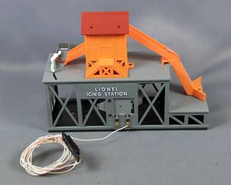 Lionel Smoke Fluid Loader And Operating Icing Station, In Original Boxes