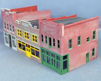 Lionel Model Train Layout Accessories Including Diesel Horn Shed And Buildings 