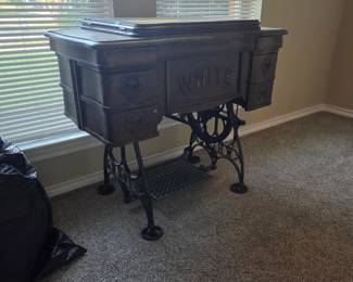 Antique sewing machine (decor only)