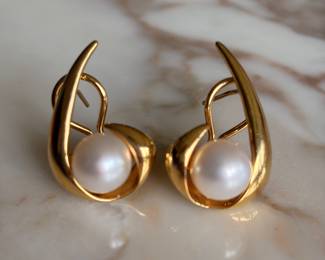 18kt Yellow Gold Pearl Earrings~$1295