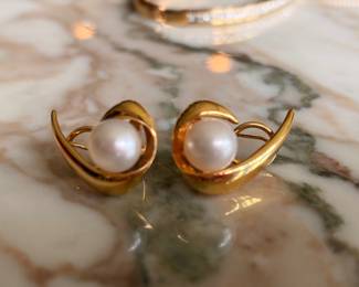 18kt Yellow Gold Pearl Earrings~$1295
