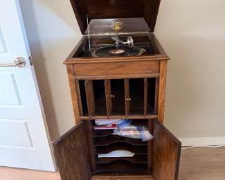 Antique Columbia Grafonola phonograph cabinet