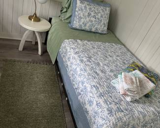 Twin size trundle bed