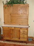 VINTAGE HOOSIER CABINET WITH WHITE PORCELAIN WORK TOP -  FLOUR SIFTER AND INSTRUCTIONAL SHEET 
