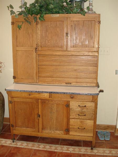 VINTAGE HOOSIER CABINET WITH WHITE PORCELAIN WORK TOP - FLOUR SIFTER AND INSTRUCTIONAL SHEET