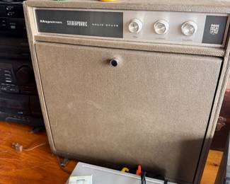 Magnavox stereophonic speaker cabinet