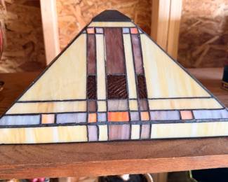 Tiffany-style stained glass lamp shade