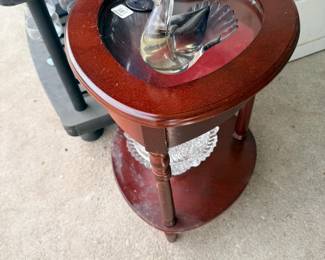 Round wood pedestal accent table