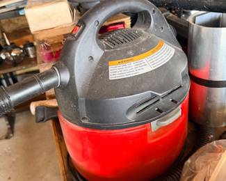 Wet/dry shop vacuum