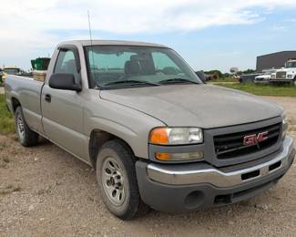 2005 GMC Sierra 1500 Pickup Truck, 4x2, Miles Showing On Odometer 292,603, VIN# 1GTEC14X85Z261051, Kansas Title