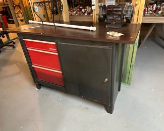 Tool cabinet