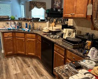 Tons of kitchen ware - slightly used to vintage!
