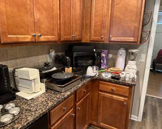 Tons of kitchen ware - slightly used to vintage!