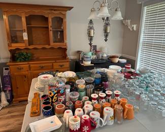 Tons of kitchen ware - slightly used to vintage!