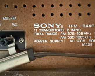 Sony TFM-9440W AM/FM Transistor Radio