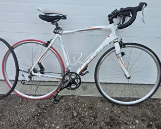 Fuji 2.0 road bike 