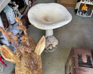 Decor, birdbath