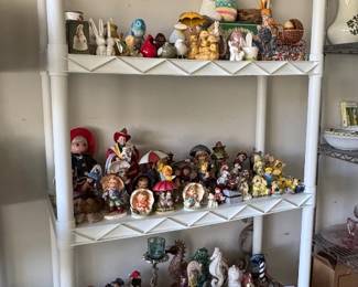 Small figurines, rainhat collection, Eiffel Tower collection