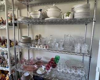 Fine glassware and extension pieces for fine dining. Full Christmas dinner set, full wine themed dinner plates. Various drinking glasses 