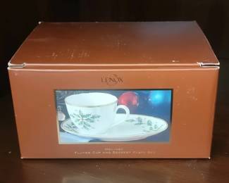 Lenox Holiday Fluted Cup and Dessert Plate Set