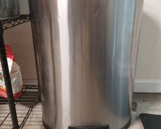 Kitchen trashcan 