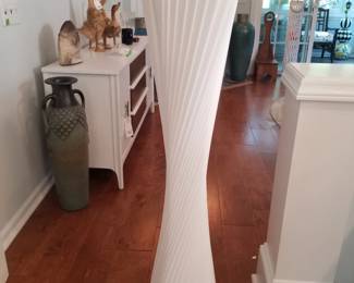 Contemporary floor lamp