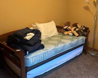 Trundle bed - like new mattress