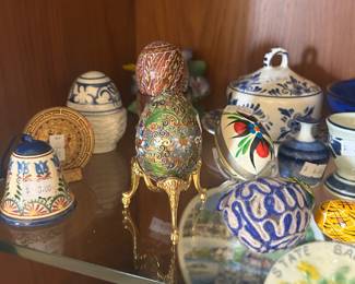 Several decorative eggs