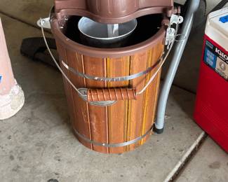 Ice cream maker
