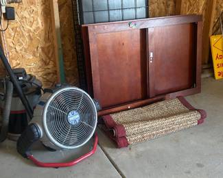Nice large dog crate with wood cover