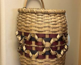 Wall basket