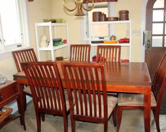 Kitchen Table with 6 Chairs & 1 Leaf