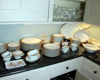 79 pcs. Noritake Marseille