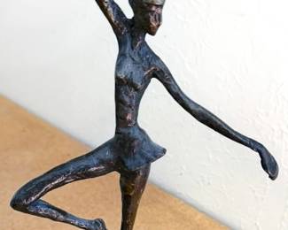 Dancing sculpture