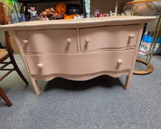 Vintage Pink Painted Dresser (some slight paint wear on top)