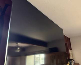 Samsung 75-inch QLED 4K UHD Smart TV