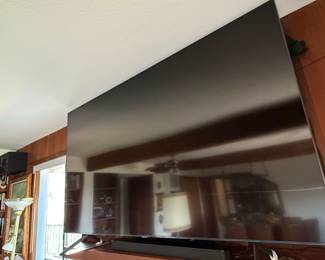 Samsung 75-inch QLED 4K UHD Smart TV
